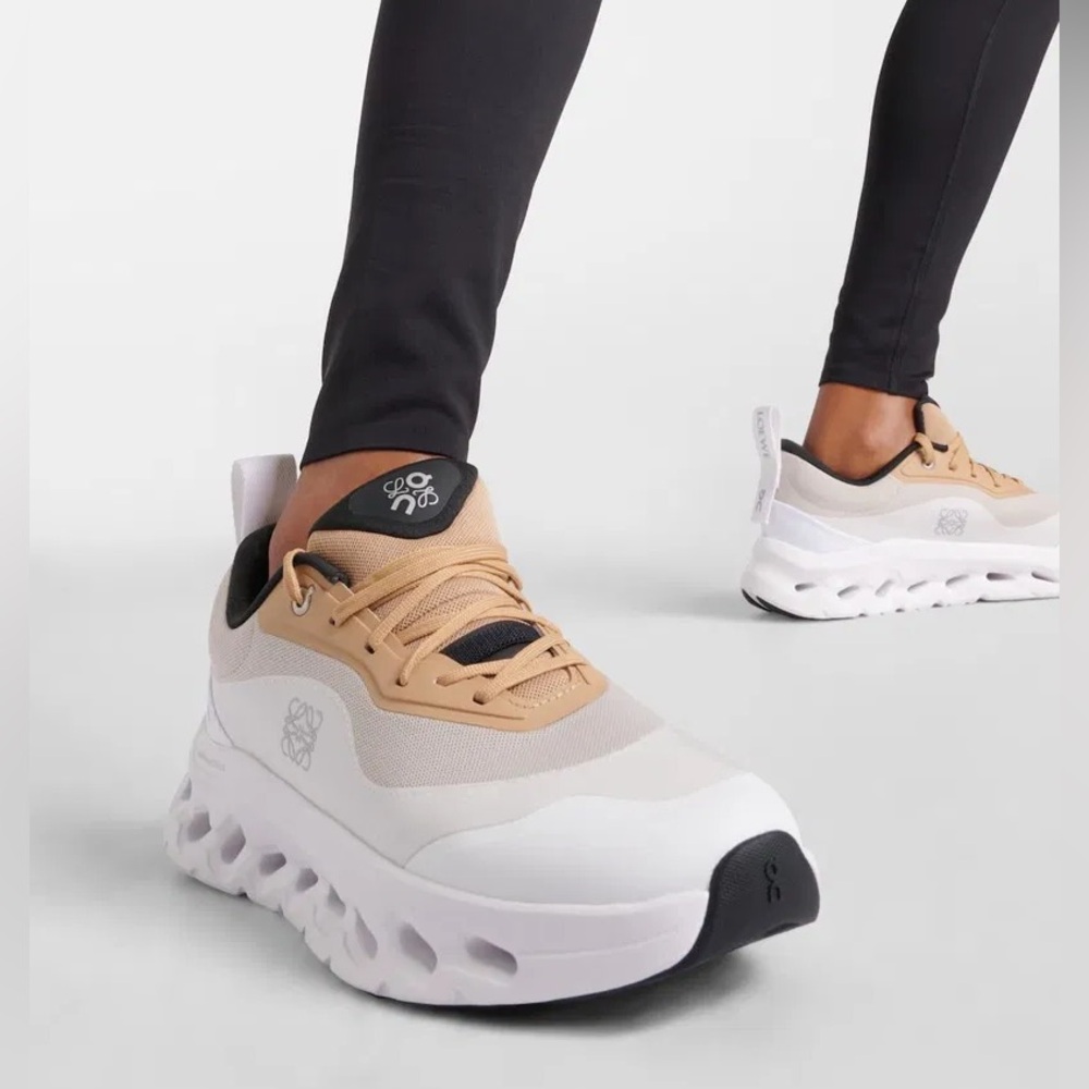 Rare Loewe x On - Cloudtilt 2.0 Running Shoes in tan cream size 11.5